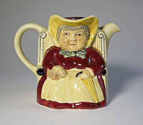 vintage character teapots pics of
