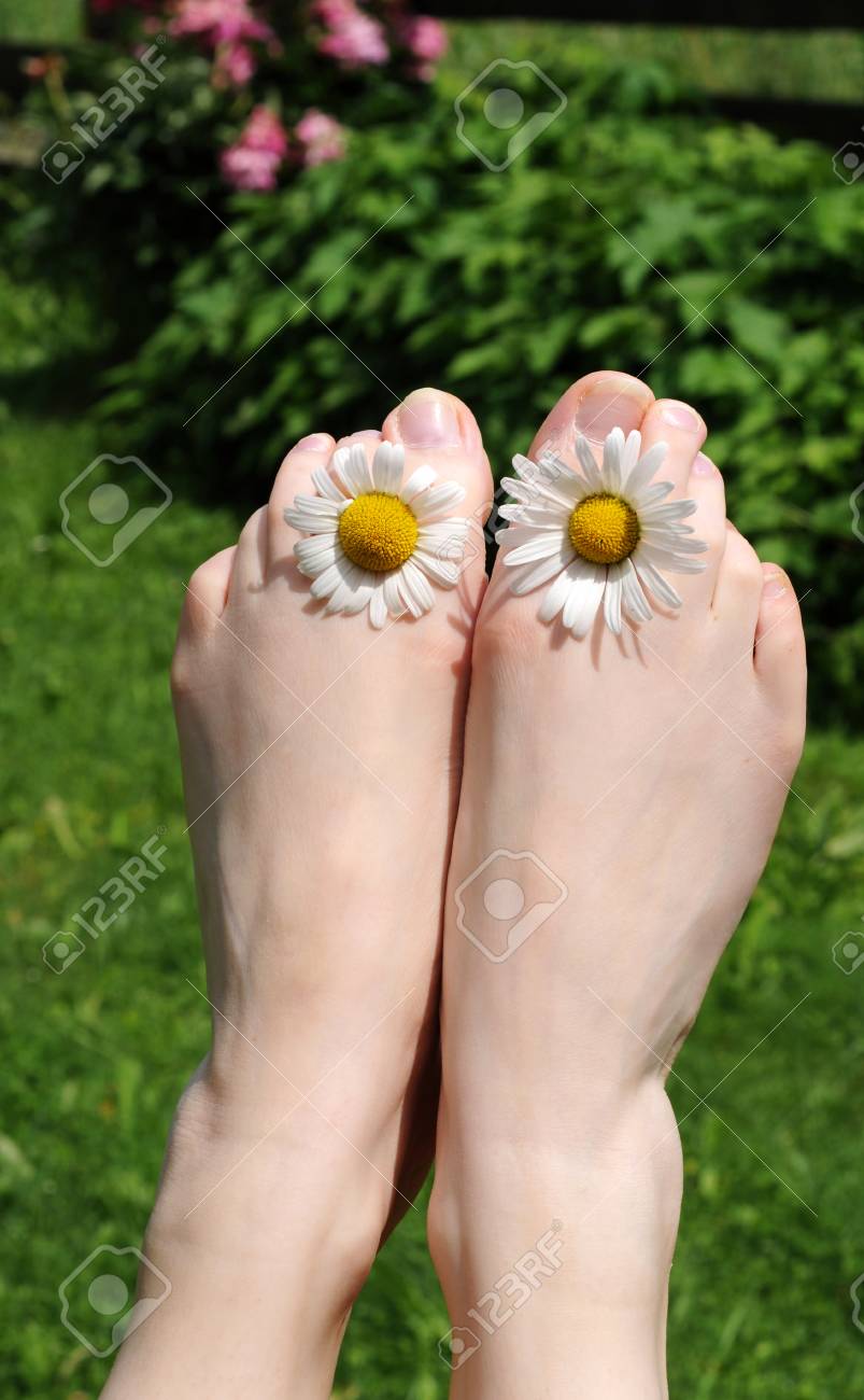her toes feet